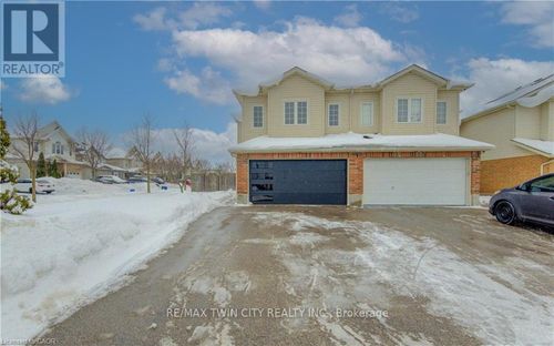 40 N Red Clover Street E, Kitchener, ON, N2E4G8 | Card Image