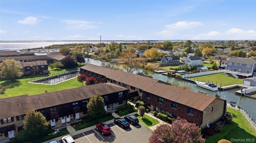 313 Mariners Way, Copiague, NY, 11726-5113 | Card Image