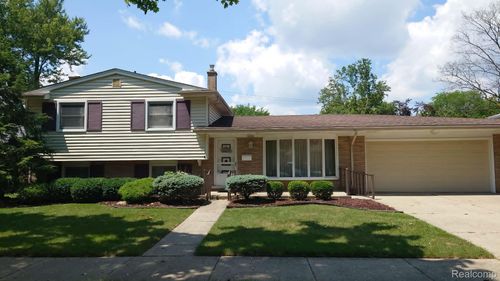 1650 Hawthorne St, Trenton, MI, 48183-1877 | Card Image