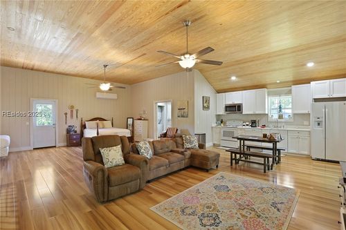 318 School Rd, Daufuskie Island, SC, 29915-9246 | Card Image