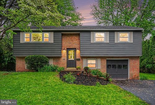 208 W 3rd St, RED HILL, PA, 18076-1439 | Card Image