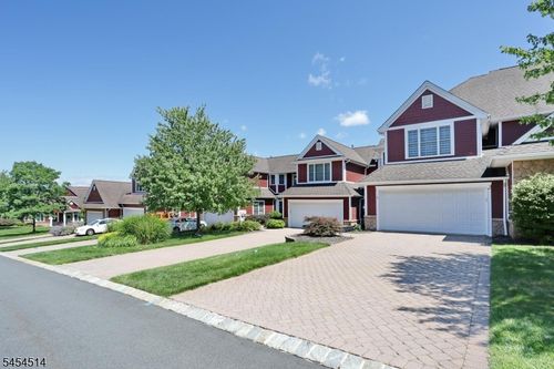 28-28 Turnberry Ln, Hamburg, NJ, 07419-3201 | Card Image