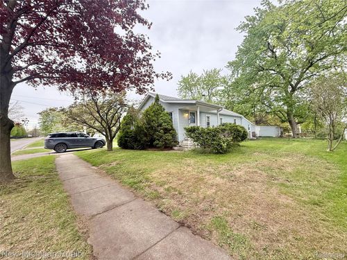 3433 Camden Ave, Burton, MI, 48529 | Card Image