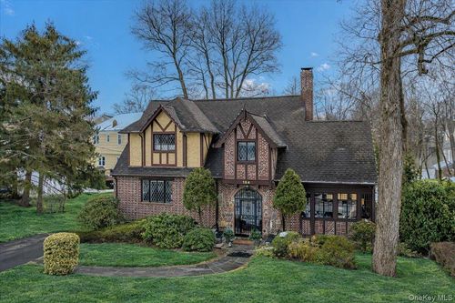 194 Hickory Grove Dr E, Larchmont, NY, 10538-1408 | Card Image