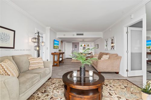 apt-902-3625 N Country Club Dr, Aventura, FL, 33180-1712 | Card Image