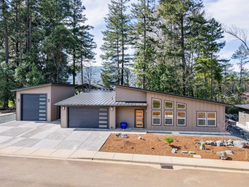 407 Selah Lane, Cave Junction, OR, 97523 | Card Image