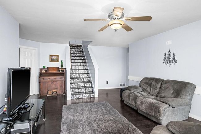 Family Room | Image 30