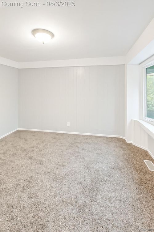 2007 Evaline St, Hamtramck, MI, 48212-3209 | Card Image