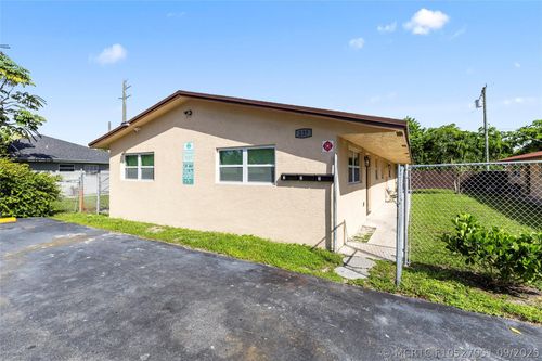237 Nw 12th Ct, Pompano Beach, FL, 33060-5690 | Card Image