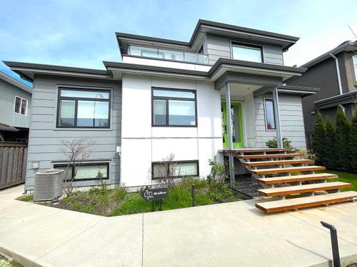 1633 Se Marine Dr, Vancouver, BC, V5P2R5 | Card Image