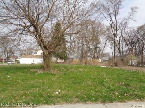12932 Dwyer St, Hamtramck, MI, 48212-2522 | Card Image