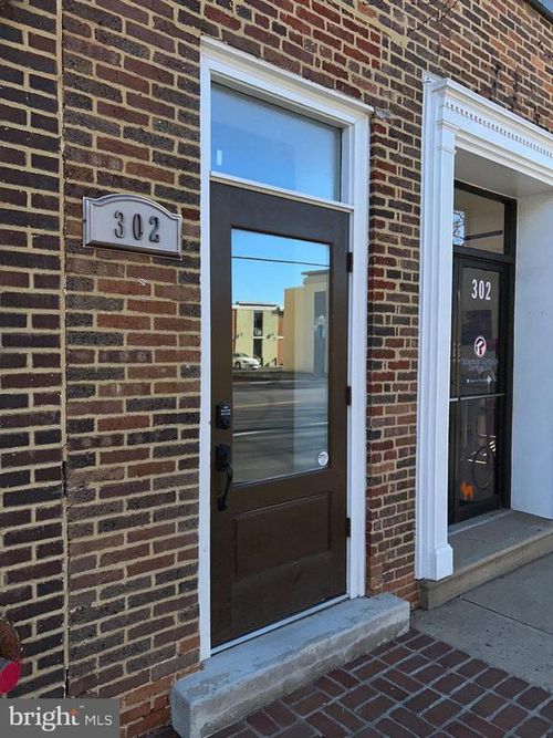 203-302 N Cameron St, WINCHESTER, VA, 22601-6051 | Card Image