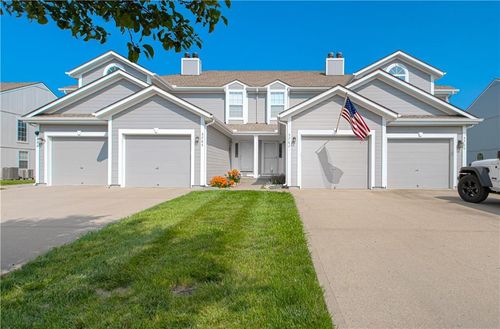 5762 Nw Plantation Ln, Lee's Summit, MO, 64064-1686 | Card Image