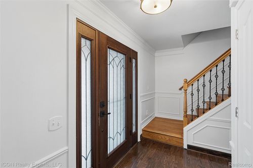 1869 Midchester Dr, West Bloomfield, MI, 48324-1138 | Card Image