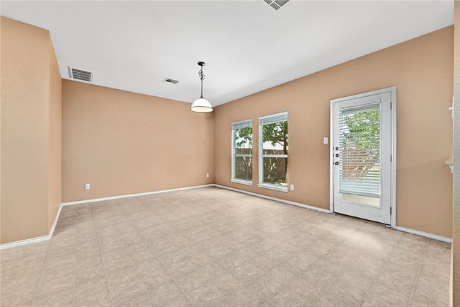 Eat-in kitchen | Image 9