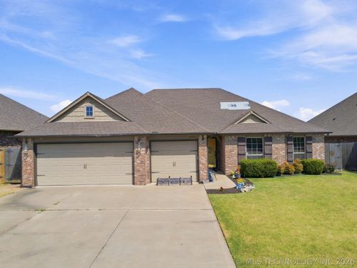 8409 N 77th East Ave, Owasso, OK, 74055-7417 | Card Image