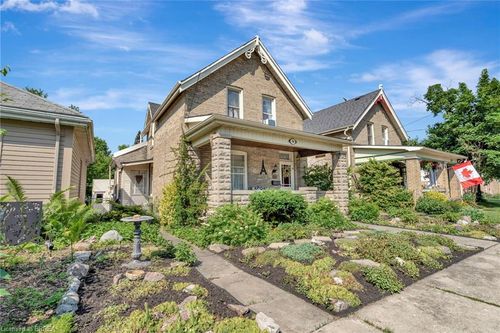 96 Walnut St, Paris, ON, N3L2J7 | Card Image