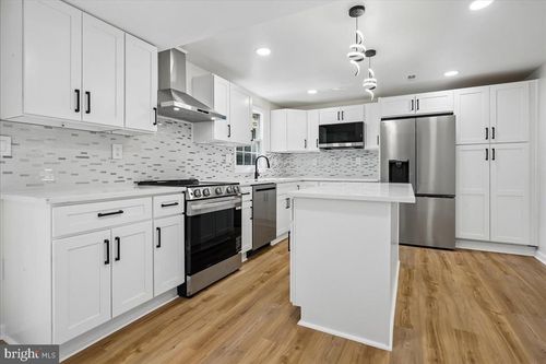 9705 Schmidt Dr, BURKE, VA, 22015-4148 | Card Image
