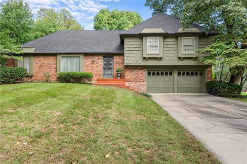 12818 Oakmont Dr, Kansas City, MO, 64145-1143 | Card Image