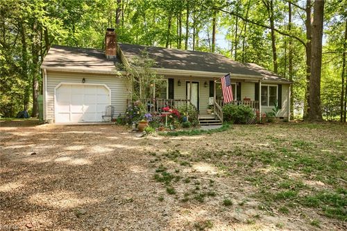 7015 Seawell Ave, Gloucester, VA, 23061-4415 | Card Image