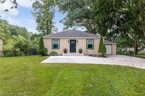 678 Portage Lakes Dr, Coventry Township, OH, 44319-1527 | Card Image