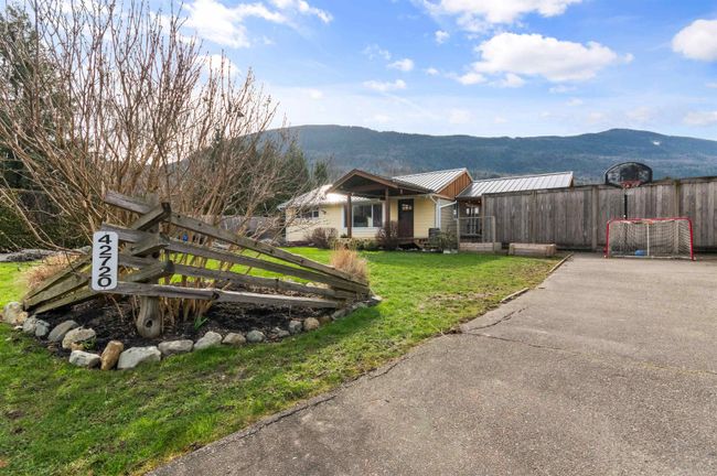 42720 Walnut Avenue, House other with 3 bedrooms, 1 bathrooms and null parking in Yarrow BC | Image 3