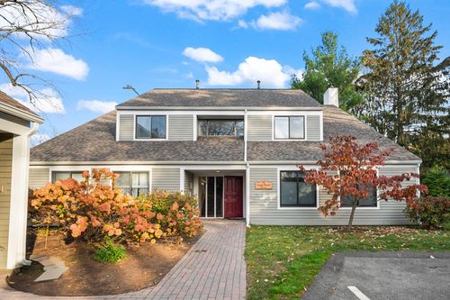 unit-4-23 Concord Greene, Concord, MA, 01742-3105 | Card Image