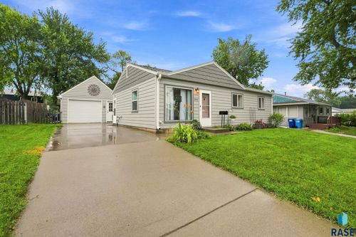 3000 E 21st St Street, Sioux Falls, SD, 57103 | Card Image
