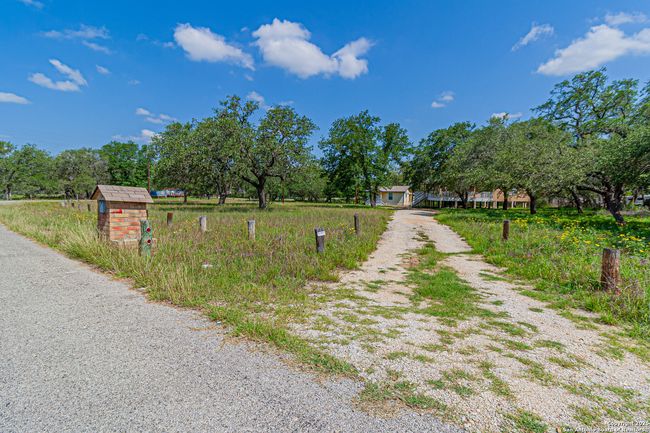 180 Brandon Way, House other with 3 bedrooms, 2 bathrooms and null parking in Poteet TX | Image 41