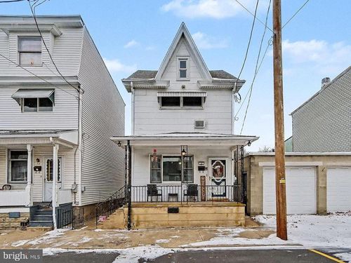 30 S Walnut St, MOUNT CARMEL, PA, 17851-2312 | Card Image