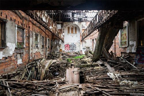 2627 Blaine St, Detroit, MI, 48206-2108 | Card Image