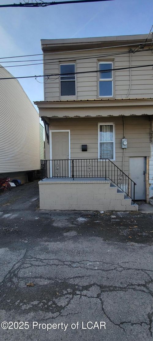 22 S Grant St, Shenandoah, PA, 17976-2309 | Card Image