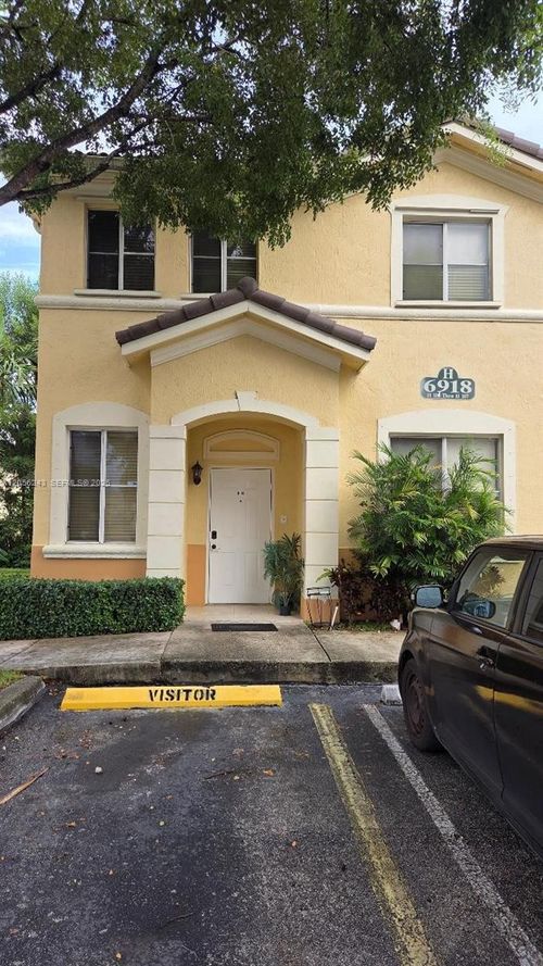h100-6918 Nw 177th St, Hialeah, FL, 33015 | Card Image