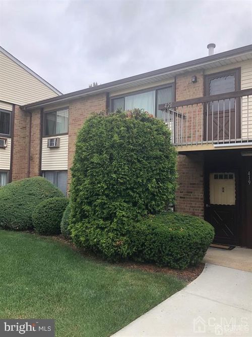 419 Cricket Ln, Woodbridge, NJ, 07095-1526 | Card Image