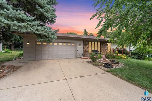 4508 S Highland Ave, Sioux Falls, SD, 57103-5018 | Card Image