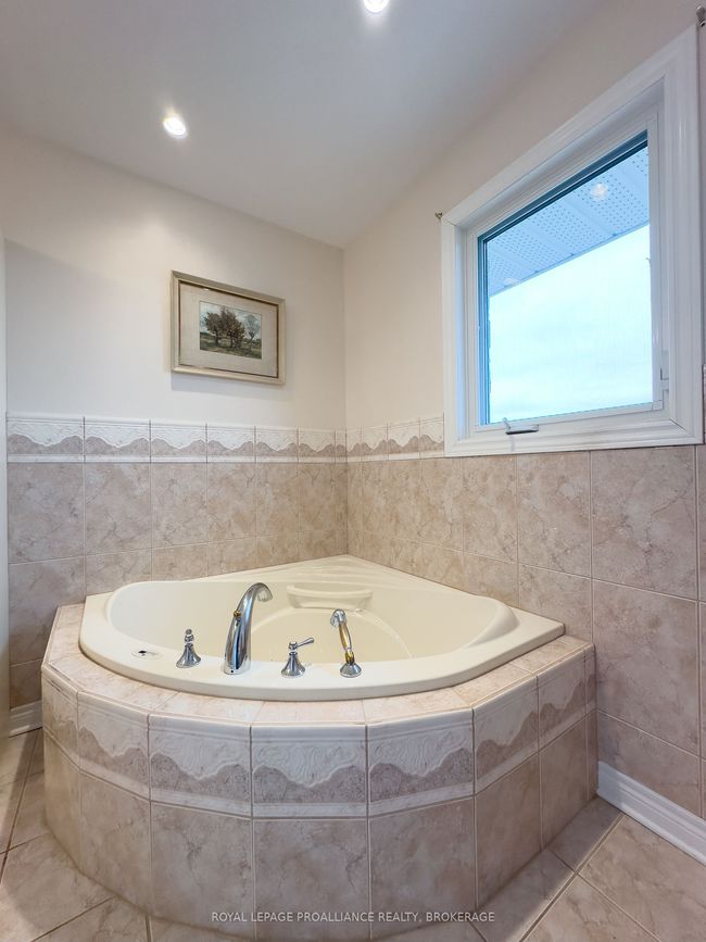 4734 Lakeside Lane, House other with 6 bedrooms, 5 bathrooms and 4 parking in Bath ON | Image 26