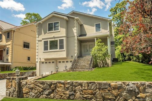 696 Ridgeway, White Plains, NY, 10605-4323 | Card Image