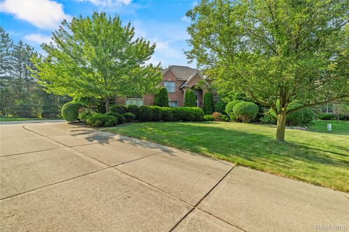 3918 Kaeleaf Rd, Lake Orion, MI, 48360-2622 | Card Image