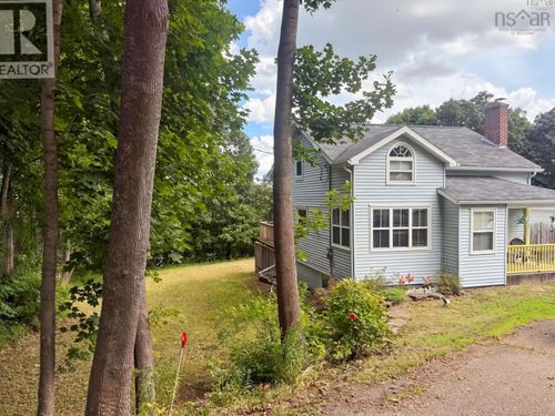 114 Hawthorne St, Antigonish, NS, B2G1A9 | Card Image