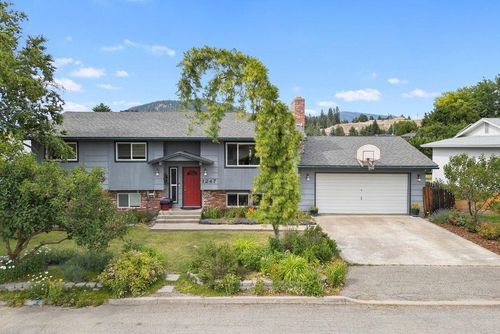1247 E Glen Ave, Colville, WA, 99114-3413 | Card Image