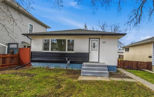 121 Mcmeans Ave W, Winnipeg, MB, R2C2J4 | Card Image