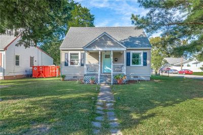 35 Henry Street, House other with 3 bedrooms, 2 bathrooms and null parking in Hampton VA | Image 2