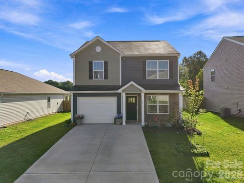 16 Madelyn Dr, Clyde, NC, 28721-0726 | Card Image