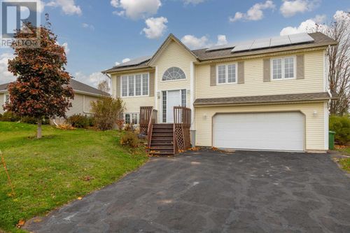 37 Commonwealth Ave, Charlottetown, PE, C1E2E7 | Card Image