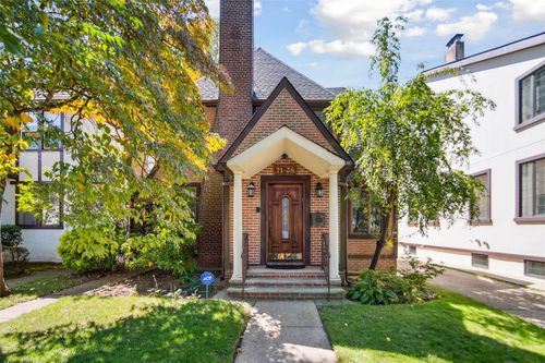 71 Harrow St, Forest Hills, NY, 11375-5922 | Card Image