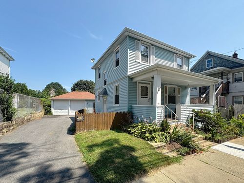 77 Squire St, New London, CT, 06320-3418 | Card Image