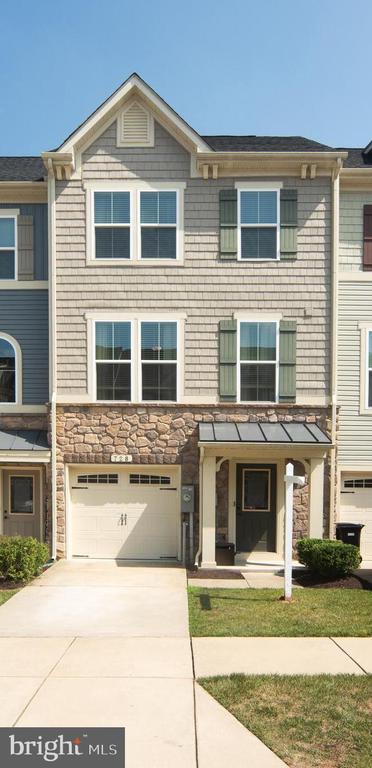 Ravenwood Dr, Glen Burnie, MD 21060