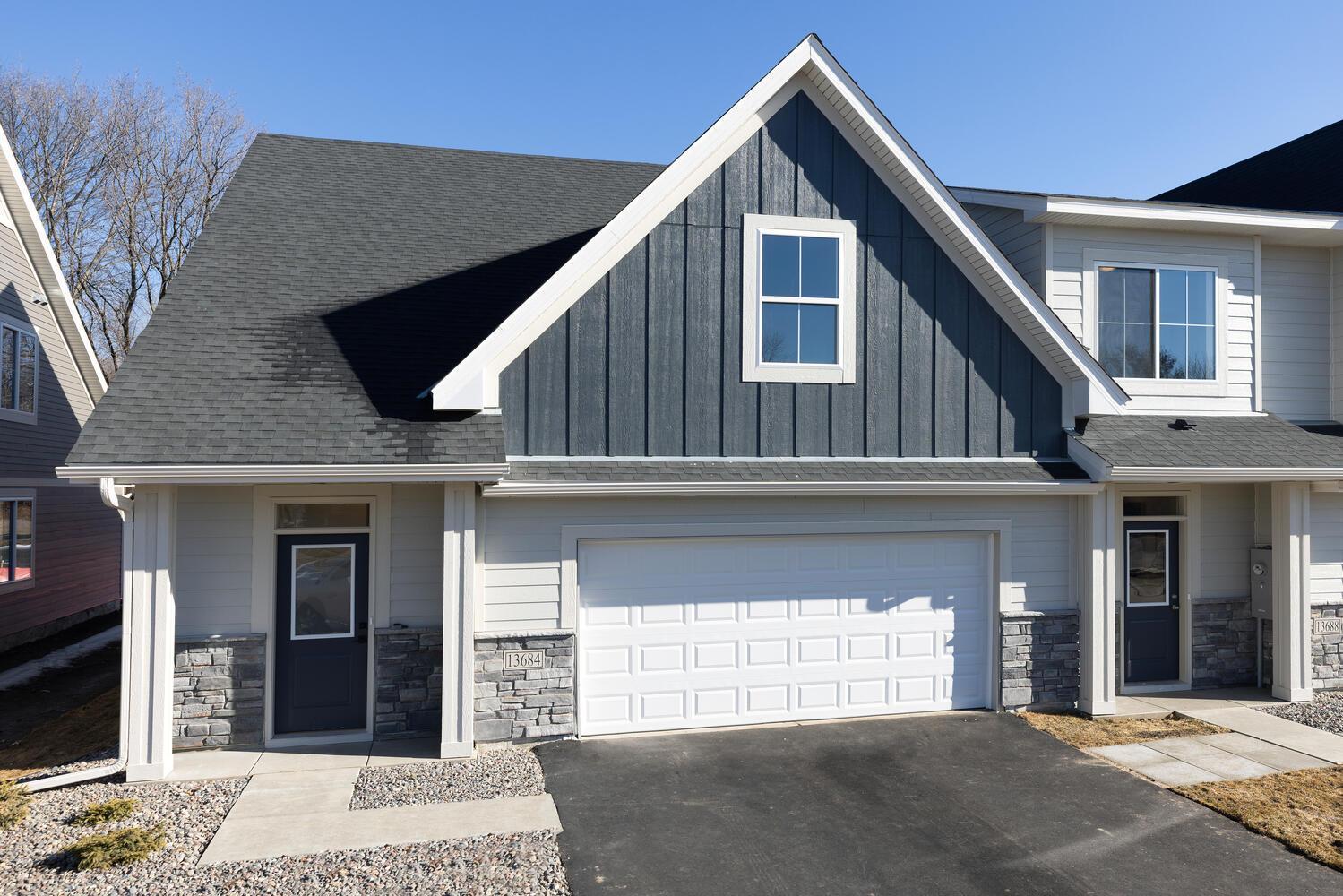 Hollybrook Dr, Saint Paul, MN 55124