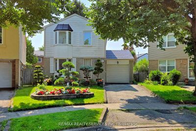 56 Majestic Cres, House other with 3 bedrooms, 2 bathrooms and 3 parking in Brampton ON | Image 1