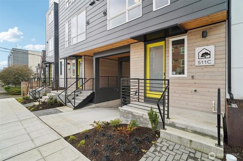 c-511 Howe St, Seattle, WA, 98109-2629 | Card Image